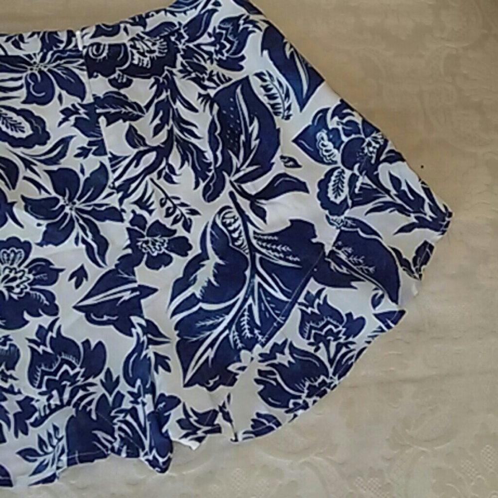 TJD blue floral high waisted shorts - Picture 6 of 8